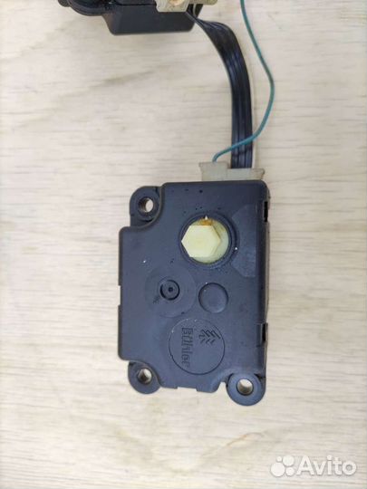 Моторчик заслонки отопителя печки Пежо 206