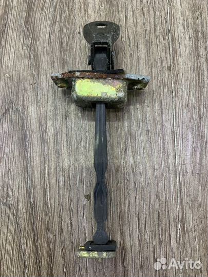 Ограничитель двери задний левый Honda Cr-V