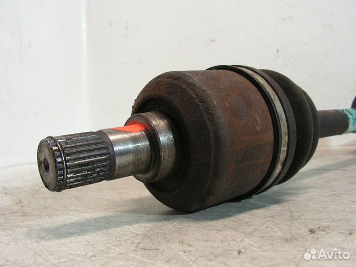 Hyundai Santa Fe 2003 2.0D полуось передняя левая