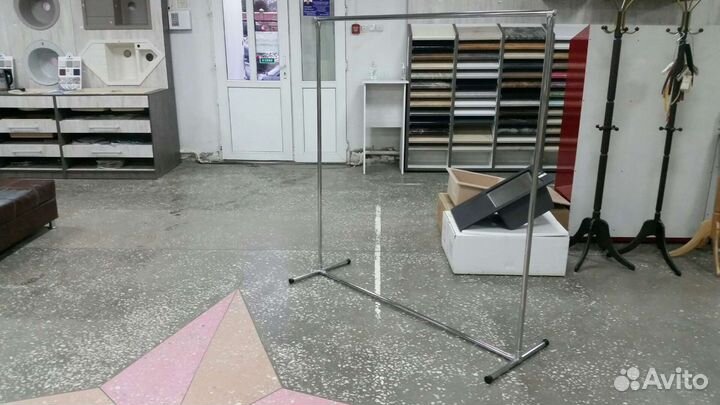 Вешалка трубная для вещей