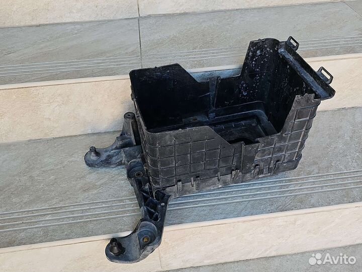 Площадка под акб passat b6