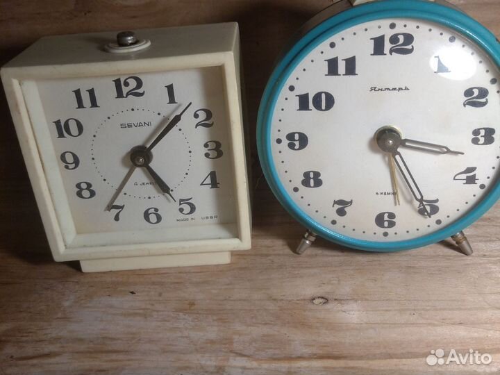 Будильник Янтарь СССР