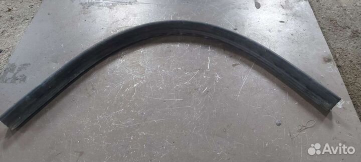 Уплотнитель капота на Audi A5