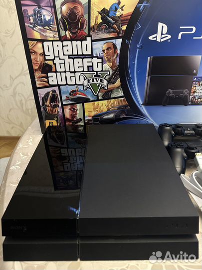 Sony playstation 4 (диск в подарок)
