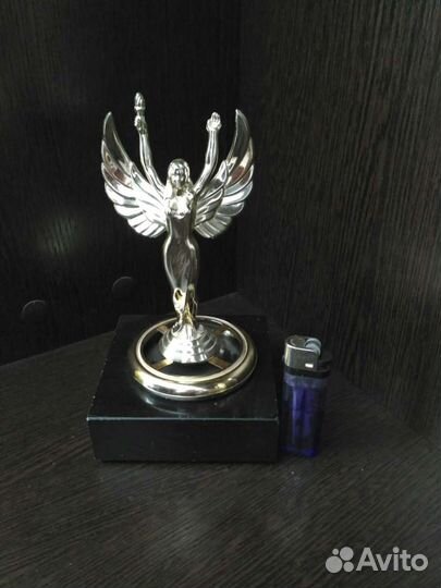 Статуэтка Ника
