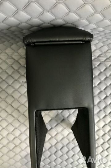 Подлокотник Skoda octavia A4 Tour