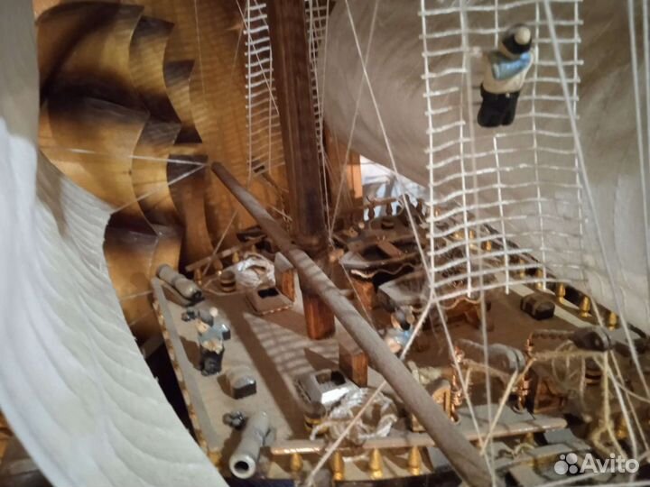 Огромный корабль парусник в интерьер