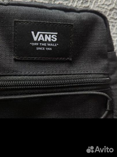 Сумка Vans черная через плечо