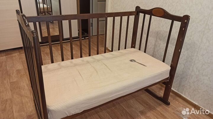 Кроватка детская с балдахином и бортиками