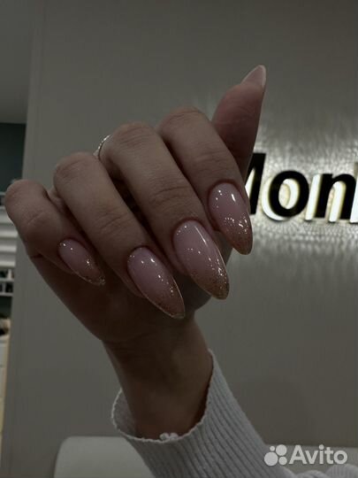 Нужна модель на маникюр