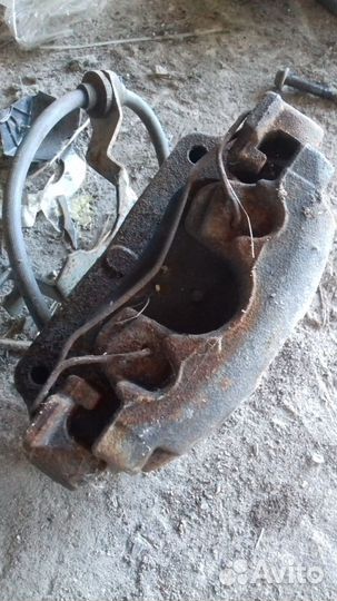 Суппорт тормозной передний левый Renault Fluence