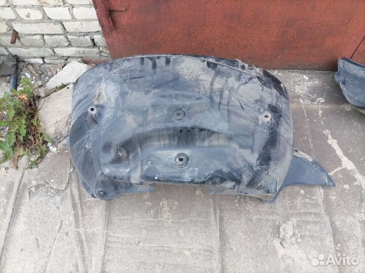 Подкрылки на сан-ёнг кайрон