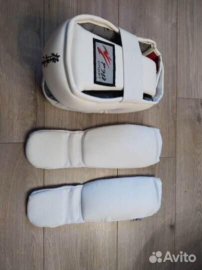 Шлем для каратэ и защита голени детские