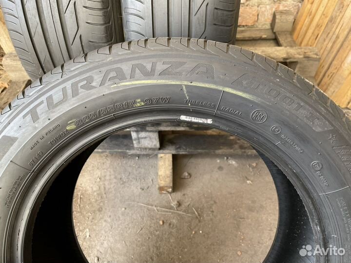 Bridgestone Turanza T001 225/55 R17
