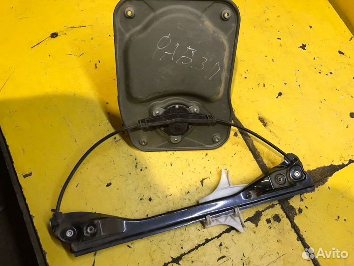 Стеклоподъемник задний правый Skoda Fabia