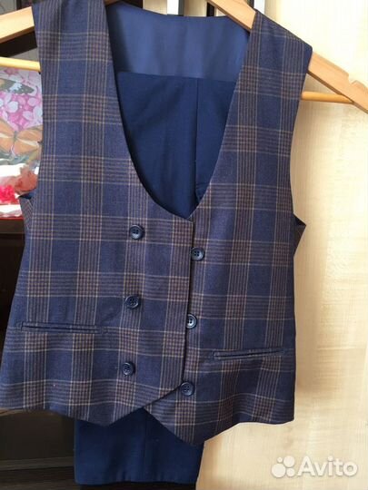 Костюм 3-ка,брюки,рубашки 134р