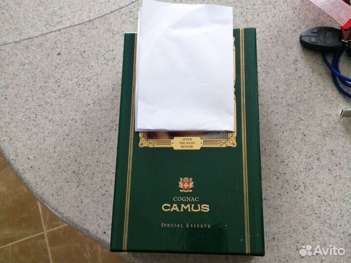 Коробка с бутылкой