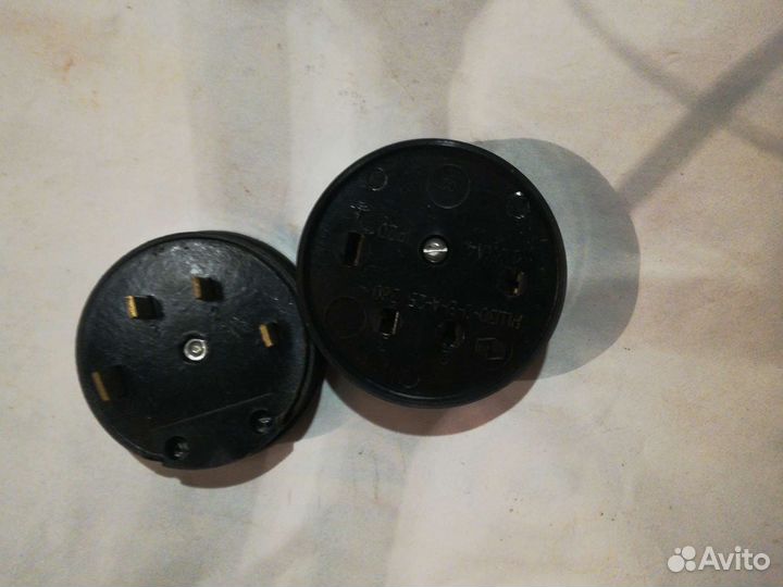 Розетка с вилкой