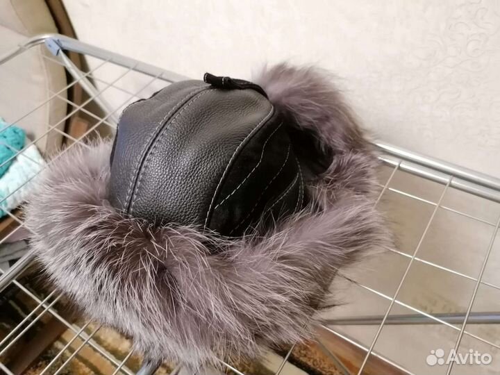 Шапка натуральный мех/кожа с хвостом енота