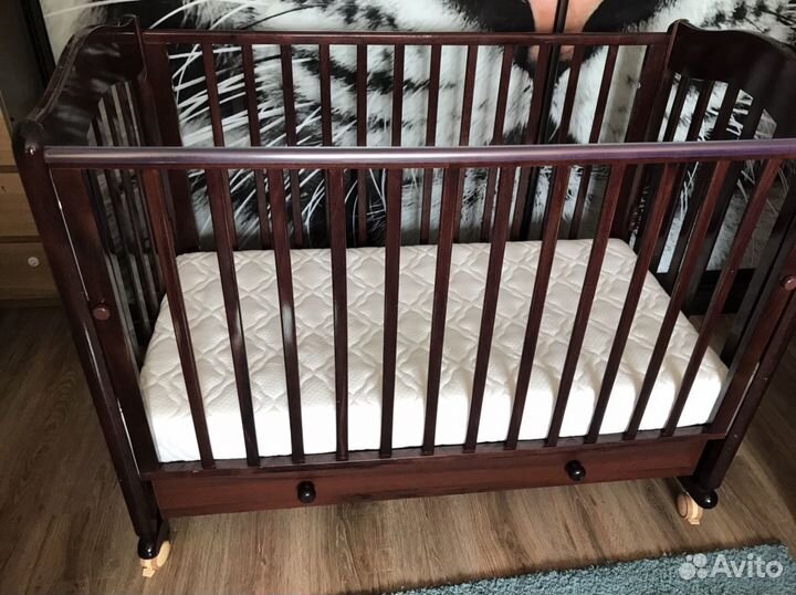 Детская кроватка с маятником Гандылян из бука