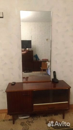 Трюмо с зеркалом