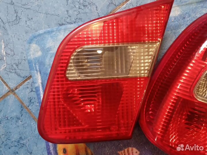Задний левый фонари на крышку багМитсубиси Каризма