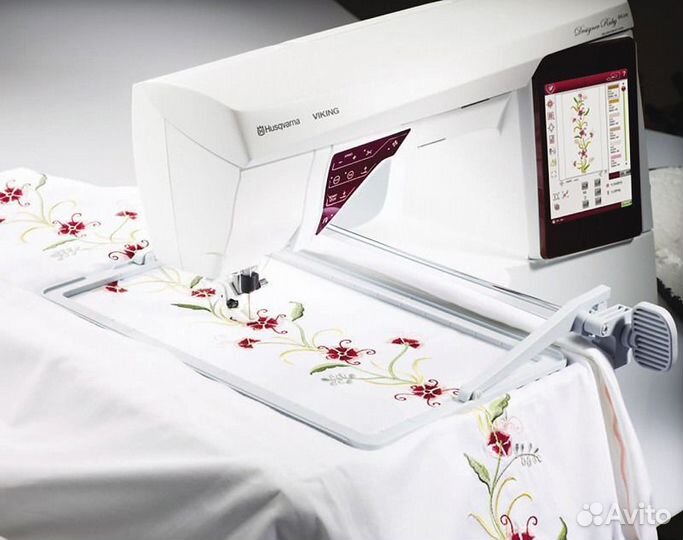 Швейно-вышивальная модель Designer Ruby Royalе