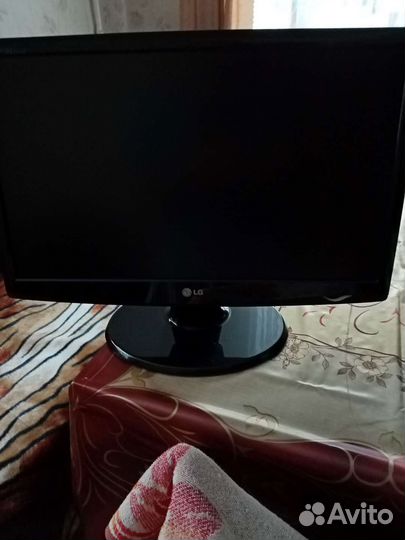 Монитор LG 22