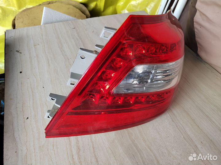 Фонарь задний правый Nissan Teana j32