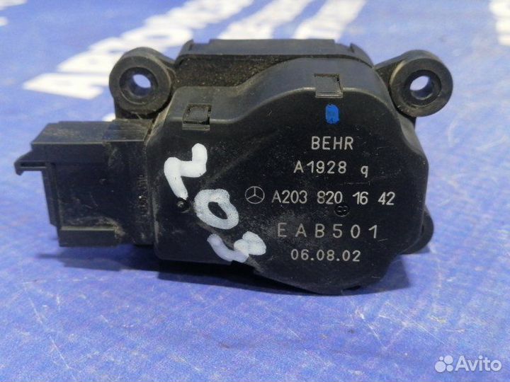 Моторчик заслонок отопителя Mercedes-Benz W203