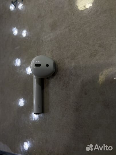 Левый наушник Apple AirPods 2 (L), белый