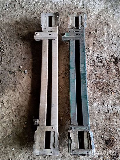 Усилитель переднего бампера Ягуар x-type