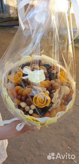 Букет из сухофруктов и орехов