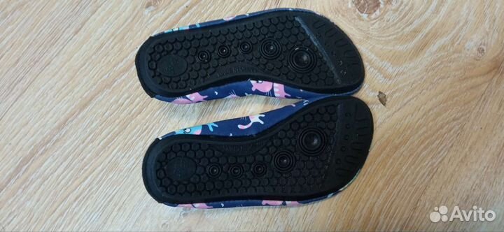 Гидрокостюм детский S и аквашузы 26/27р-р