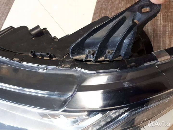 Фара левая Mitsubishi outlander 3