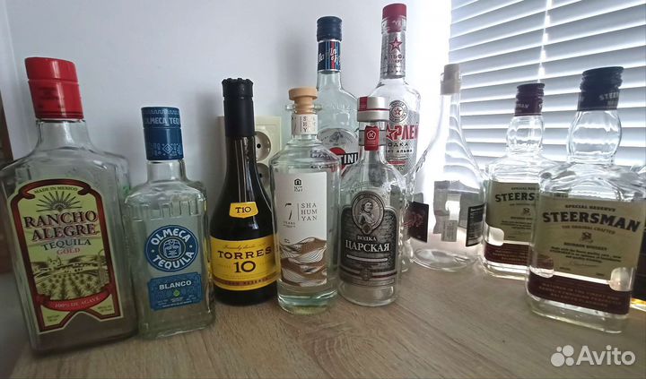 Бутылки из под алкоголя, пустые бутылки