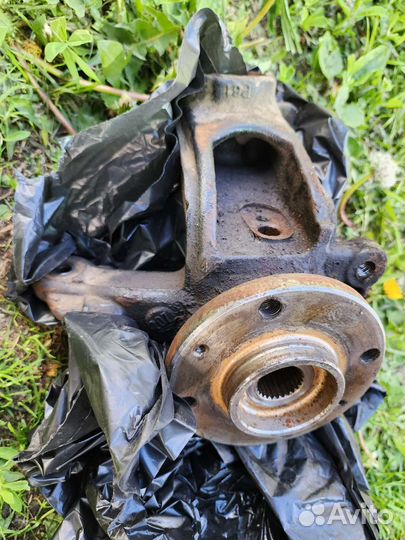 Кулак со ступицей передний правый peugeot, Citroen