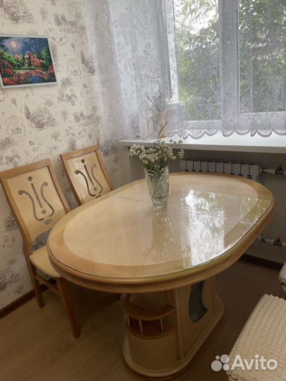 Стол со стульями