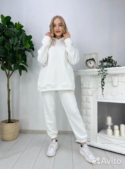 Спортивный костюм женский