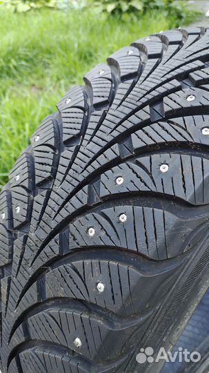Sava Eskimo Stud 215/55 R17 94T