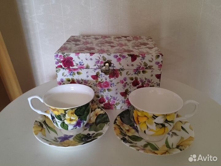 Чашки с блюдцем в подарочной коробке