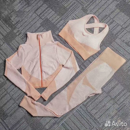 Спортивный костюм женский