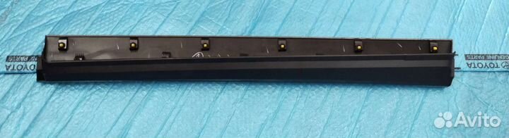 Молдинг двери Highlander перед левый Оригинал NEW