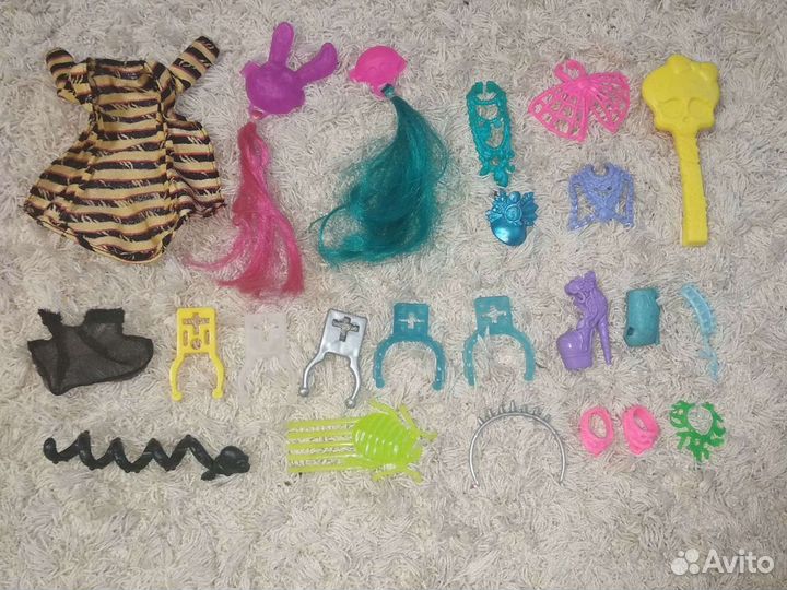 Аксессуары от кукол монстер хай