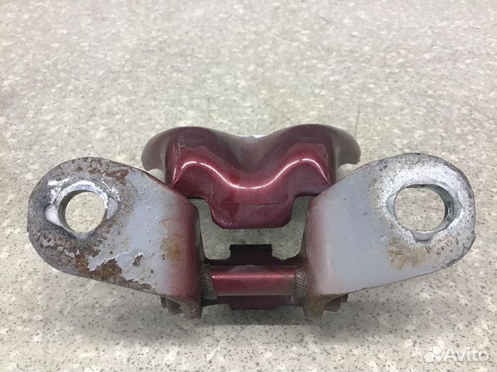 Петля двери задней правой нижняя Hyundai Accent II