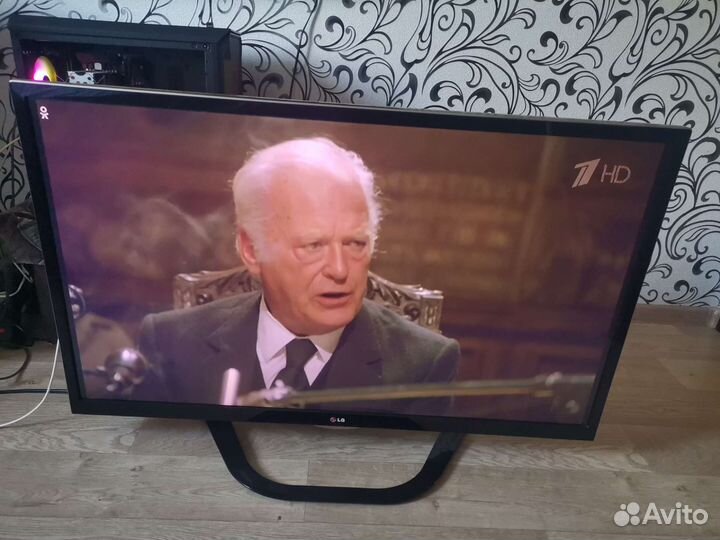 Телевизор LG 42la643v