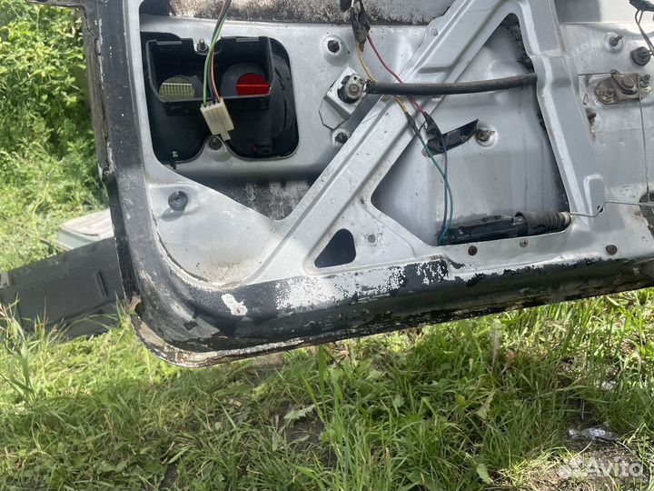Задняя дверь ваз 2111