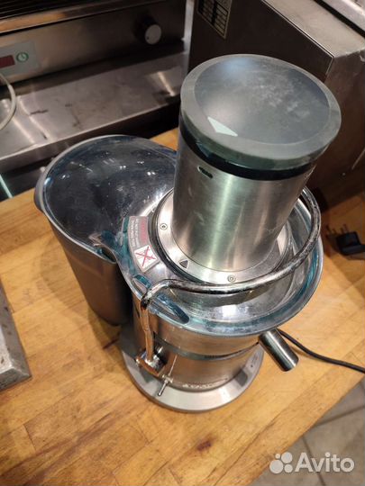 Соковыжималка Bork S800