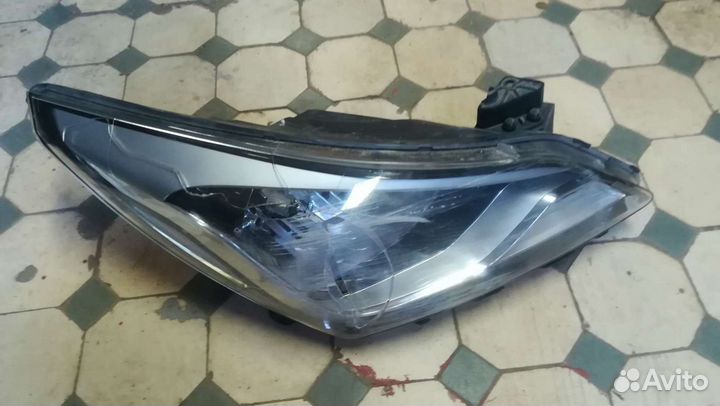 Фара передняя правая Hyundai Solaris2015