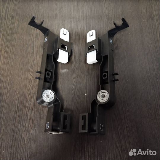 Dodge RAM 1500 кронштейн фары 2009- 68222826AB